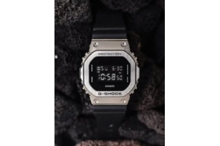 Часы Casio GM-5600U-1D кварцевые